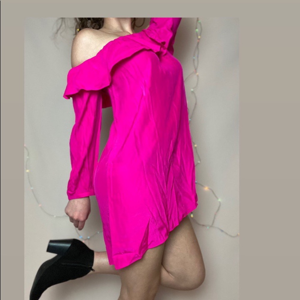 Amanda Uprichard vibrant pink off the shoulder dress!